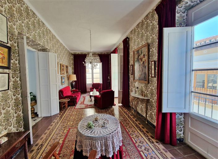 Image No.15-12 Bed Townhouse for sale