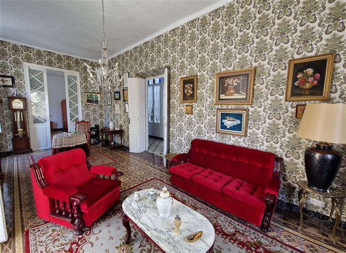 Image No.16-12 Bed Townhouse for sale