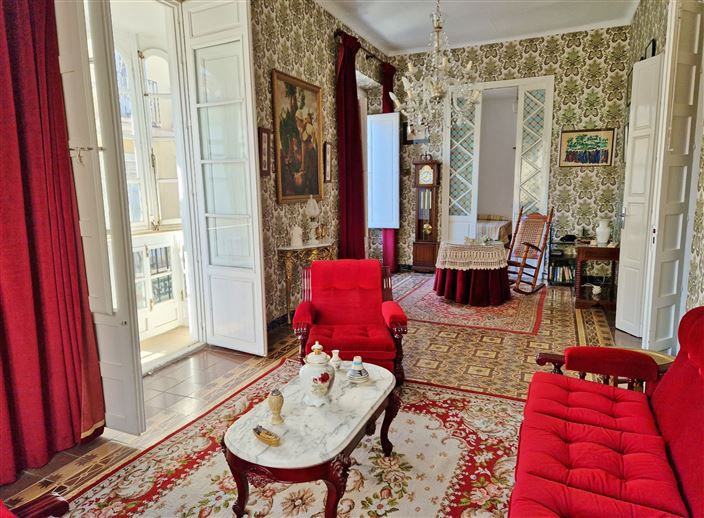 Image No.17-12 Bed Townhouse for sale