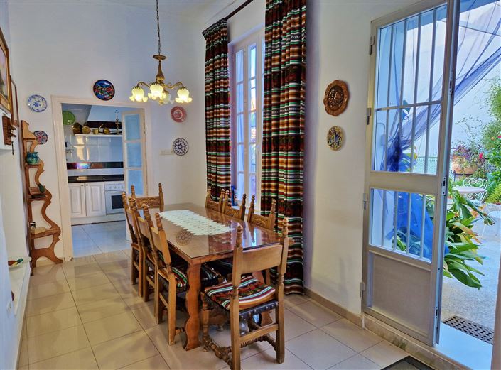 Image No.23-12 Bed Townhouse for sale