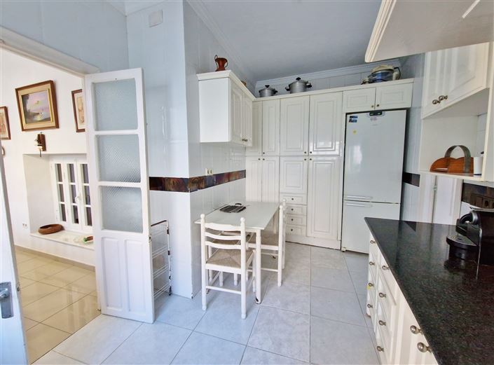 Image No.25-12 Bed Townhouse for sale