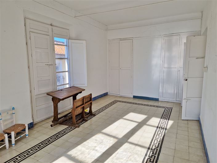 Image No.30-12 Bed Townhouse for sale