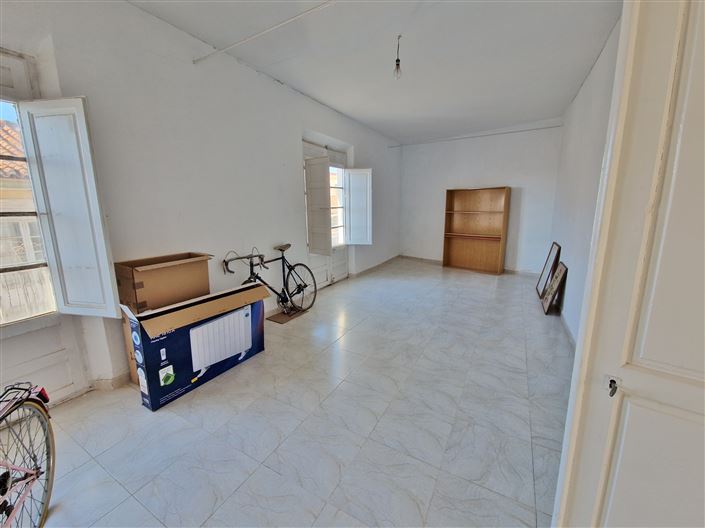 Image No.32-12 Bed Townhouse for sale