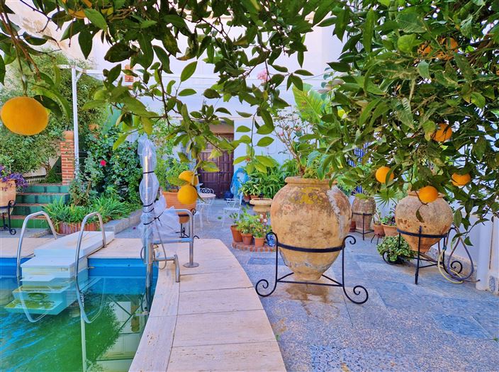 Image No.38-12 Bed Townhouse for sale