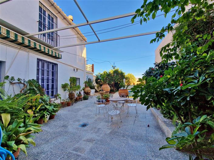 Image No.41-12 Bed Townhouse for sale