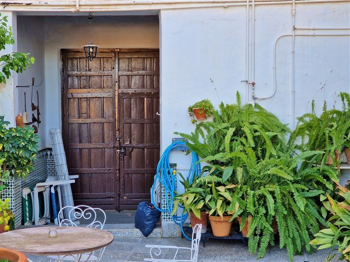 Image No.42-12 Bed Townhouse for sale