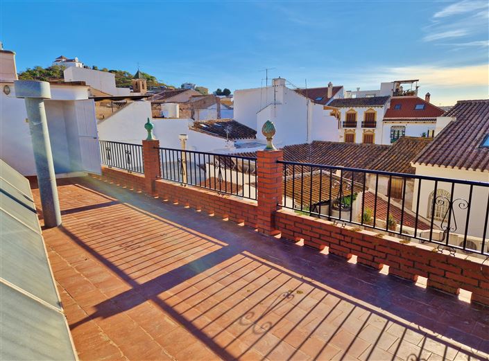 Image No.44-12 Bed Townhouse for sale