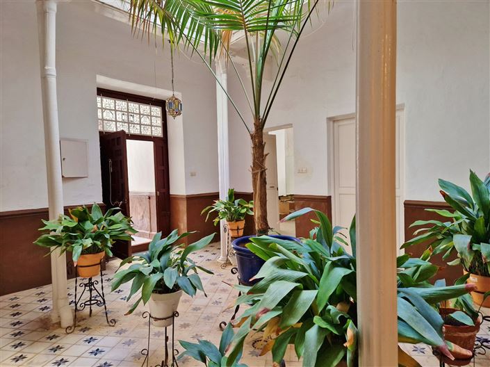 Image No.5-12 Bed Townhouse for sale