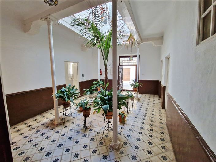 Image No.6-12 Bed Townhouse for sale