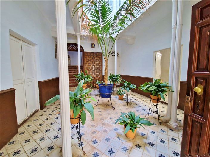 Image No.7-12 Bed Townhouse for sale