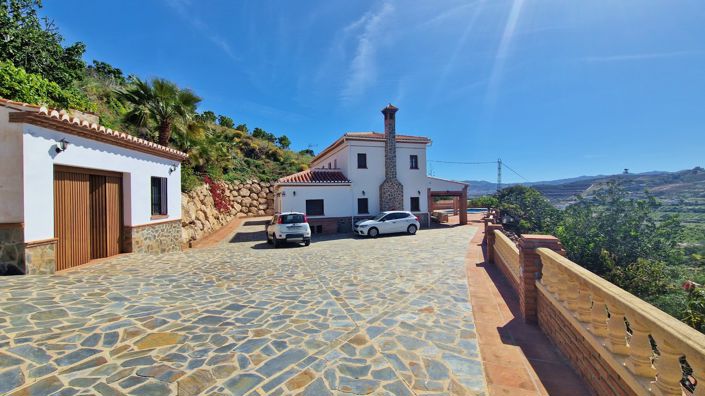Image No.2-Maison de campagne de 5 chambres à vendre à Vélez-Málaga