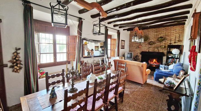 Image No.24-Maison de campagne de 8 chambres à vendre à Humilladero