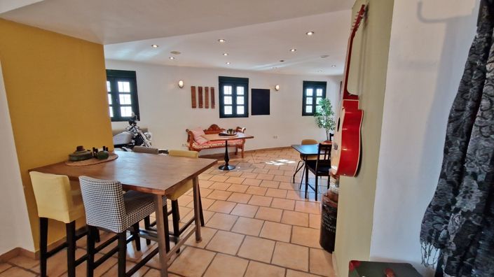 Image No.10-4 Bed Townhouse for sale