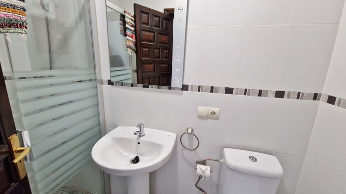 Image No.19-3 Bed Villa for sale