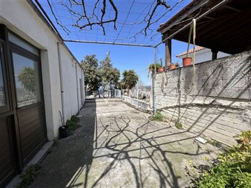 27242-house-for-sale-in-lysosfull