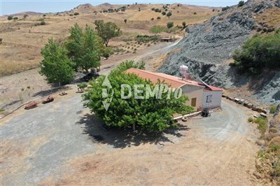 36947-stone-house-for-sale-in-choletriafull