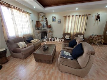 36950-stone-house-for-sale-in-choletriafull