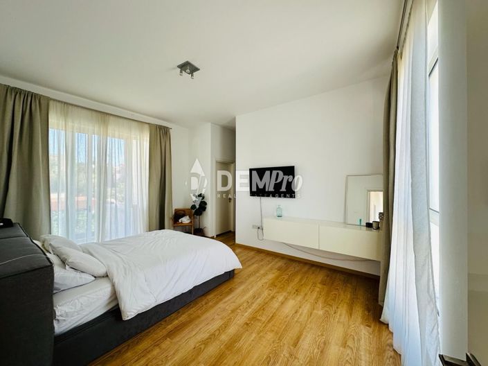 Image No.11-Villa de 5 chambres à vendre à Konia