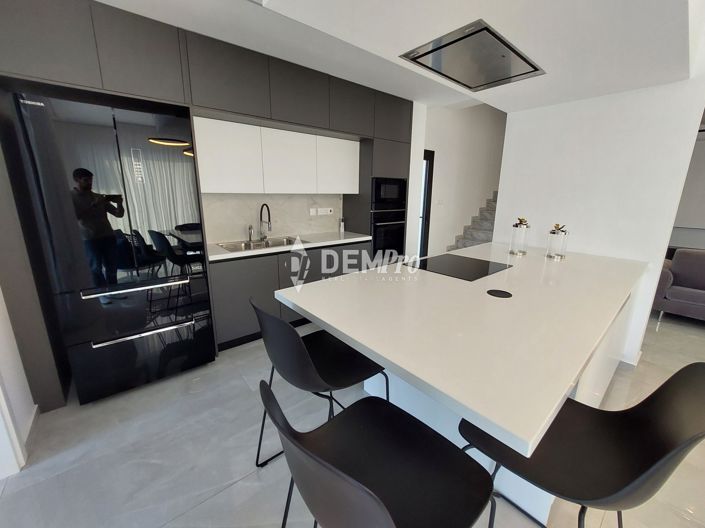 Image No.10-4 Bed Villa for sale