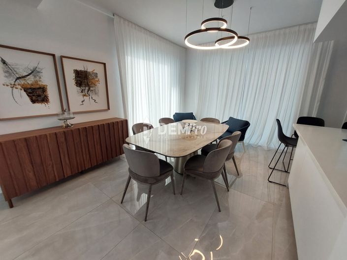 Image No.8-4 Bed Villa for sale