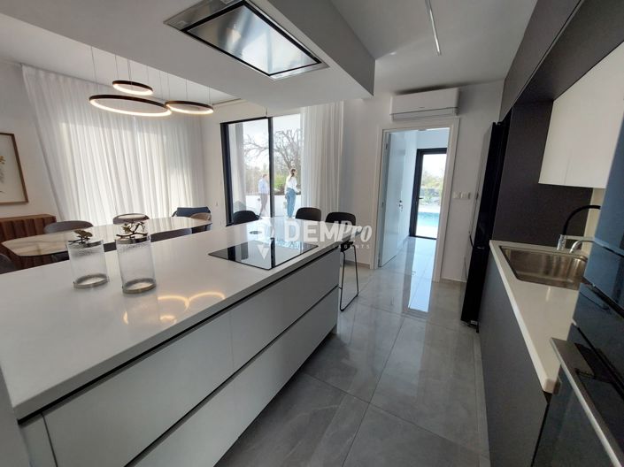 Image No.9-4 Bed Villa for sale