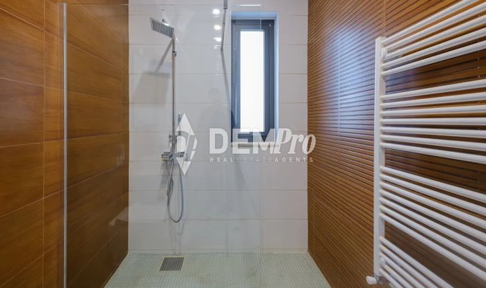 Image No.23-Villa de 4 chambres à vendre à Peyia