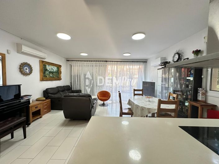 Image No.2-3 Bed Villa for sale