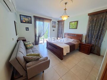 61093-villa-for-sale-in-latchifull