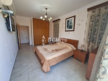 61087-villa-for-sale-in-latchifull