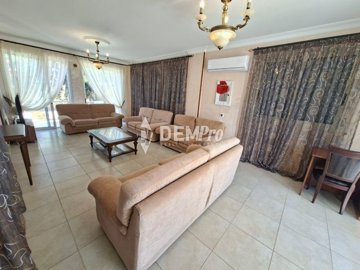 61090-villa-for-sale-in-latchifull