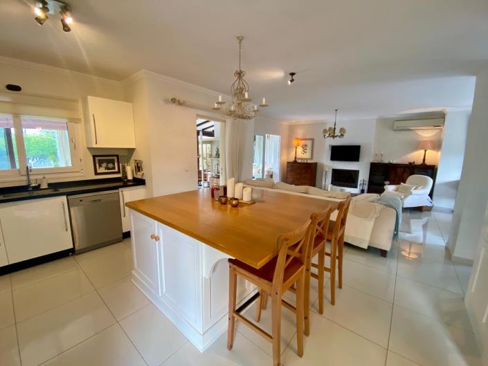 Image No.6-3 Bed Villa / Detached for sale