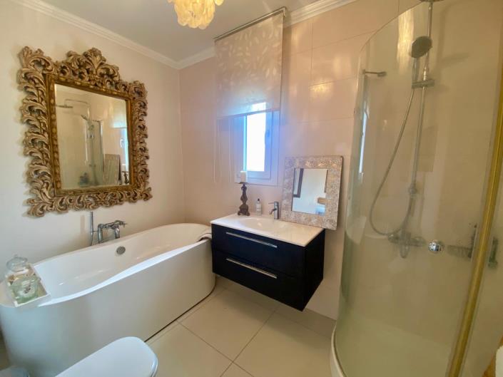 Image No.34-3 Bed Villa / Detached for sale