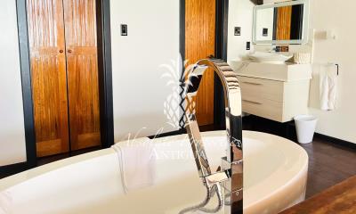 Taquilla-Blue-Bathtub-2