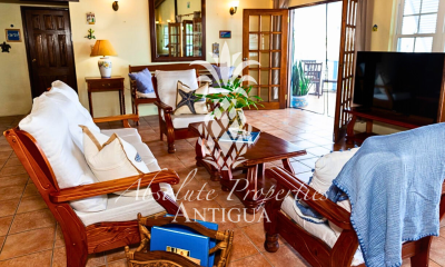 the-dock-main-living-room-