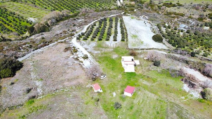 Image No.2-1 Bed Farmhouse for sale