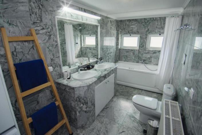 Image No.15-5 Bed Villa for sale