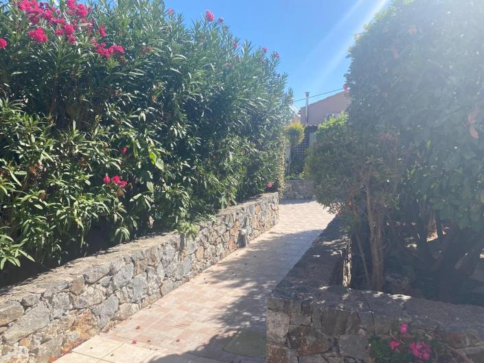 Image No.19-3 Bed House for sale