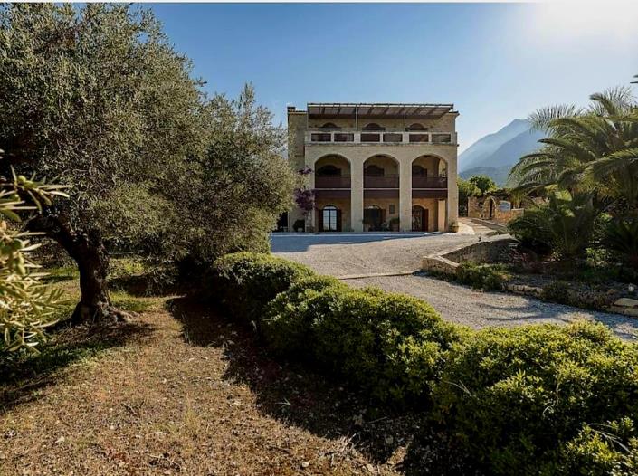 Image No.2-5 Bed Villa for sale