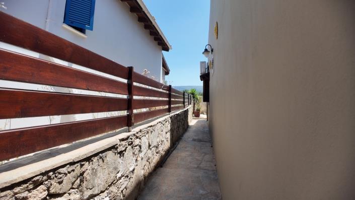 Image No.13-2 Bed House for sale