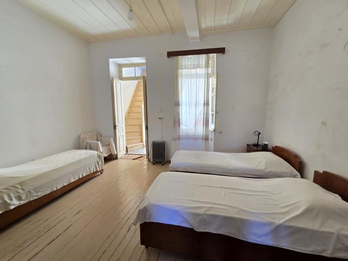 Image No.18-4 Bed House for sale