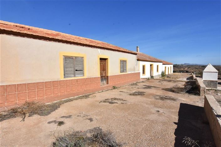 Image No.2-6 Bed Villa for sale