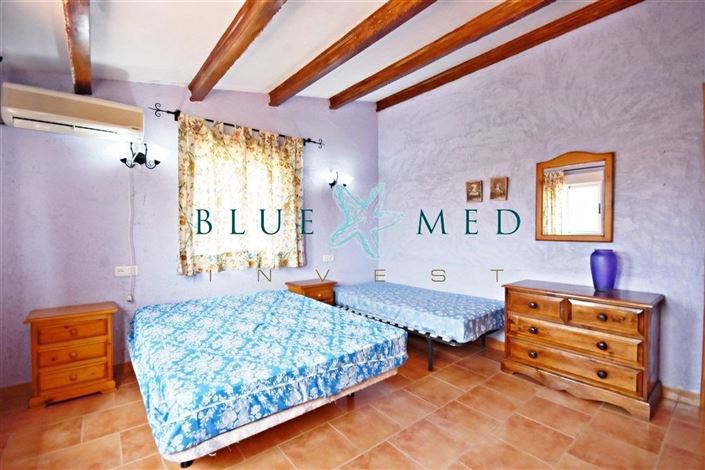 Image No.26-5 Bed Property for sale