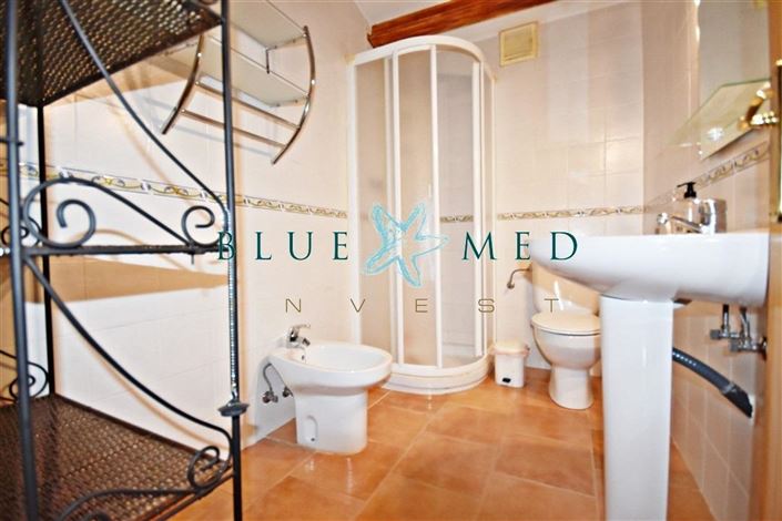 Image No.27-5 Bed Property for sale