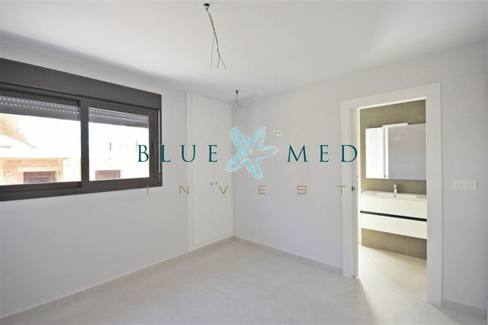 Image No.26-3 Bed Villa for sale