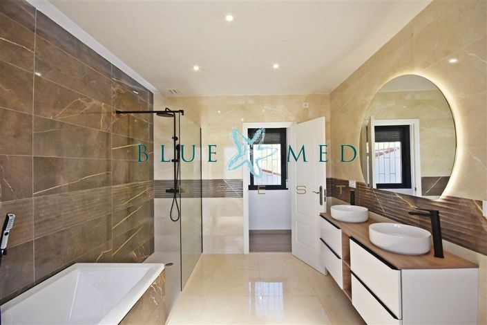 Image No.32-4 Bed Villa for sale