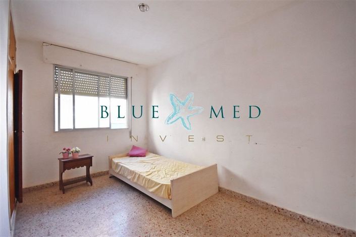 Image No.14-4 Bed Flat for sale