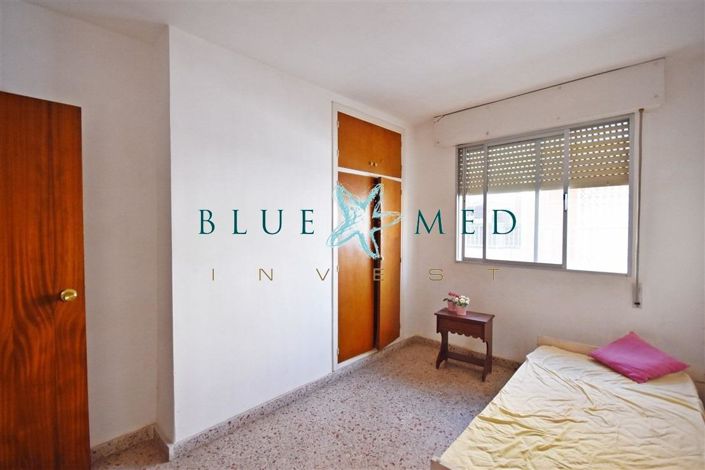 Image No.15-4 Bed Flat for sale