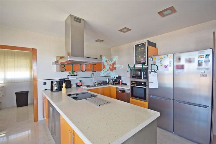 Image No.10-6 Bed Villa for sale