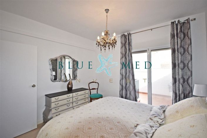 Image No.10-3 Bed Flat for sale