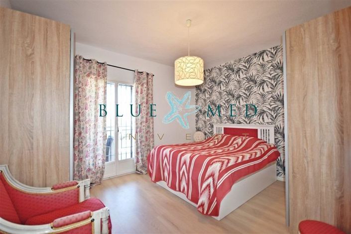 Image No.12-3 Bed Flat for sale